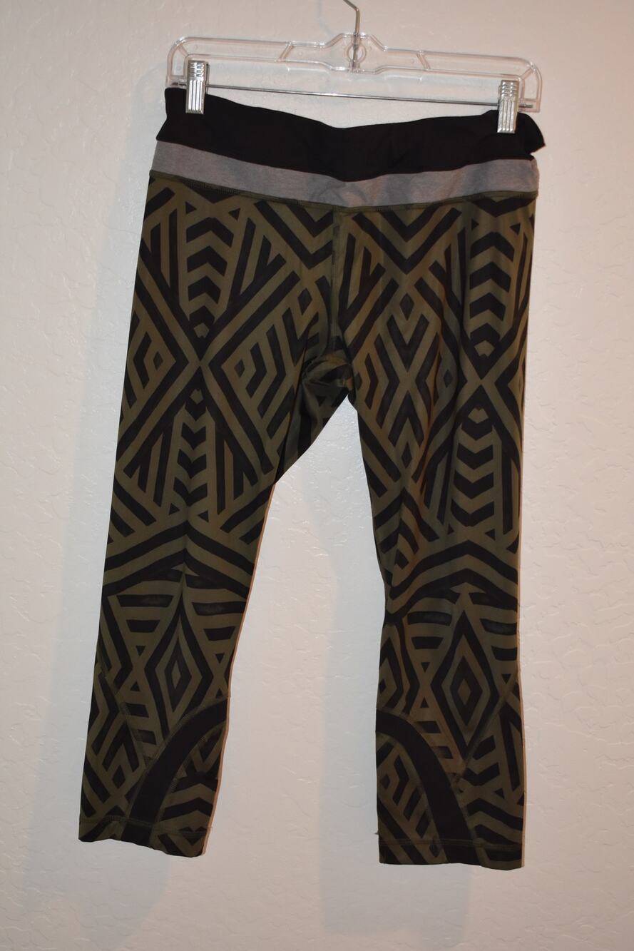 Lululemon Run Inspire Crop II Legging Green Size 10
